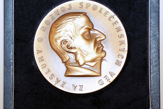 Čestná oborová medaile Františka Palackého za zásluhy v historických vědách