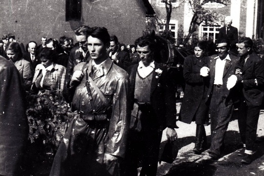 Konec druhé světové války v regionu moravsko-slovenského pomezí: osvobozující boje a cesta k míru